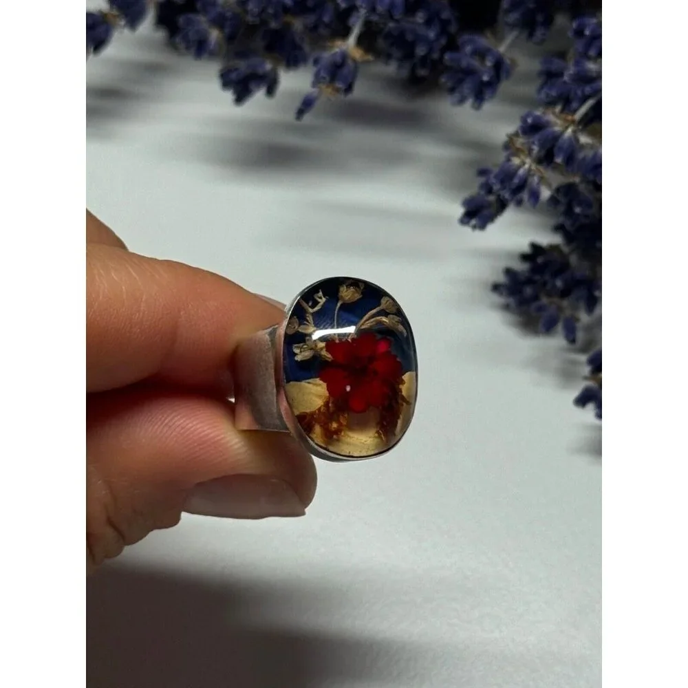 925 STERLING SILVER WITH NATURAL FLOWERS IN EPOXY RESIN RING SIZE 5